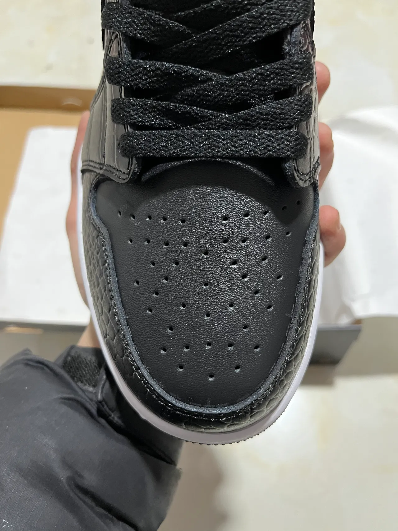 Nike Black White Textured Reptile-Embossed Upper Midsole Stripe Lifestyle Sneakers 6
