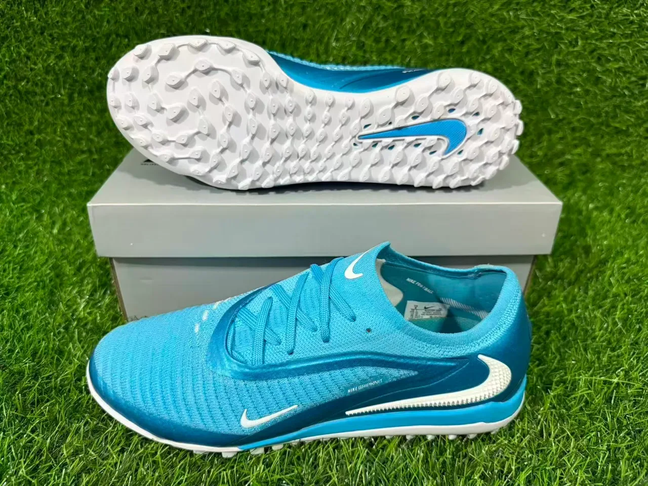 Nike Zapatillas de fútbol azul y blanco upper knit low-cut para césped artificial 6