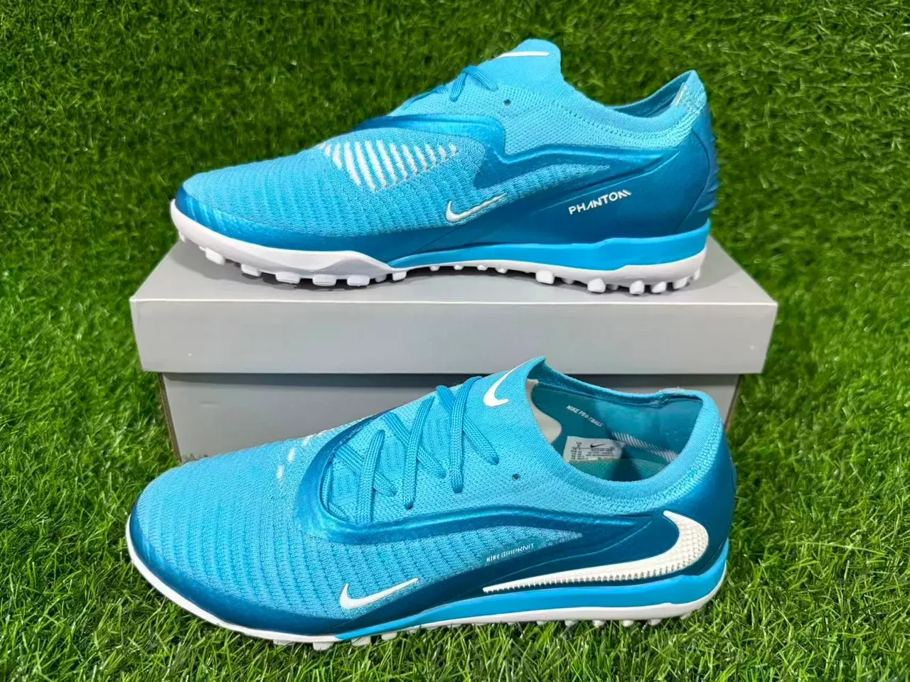 Nike Zapatillas de fútbol azul y blanco upper knit low-cut para césped artificial 7