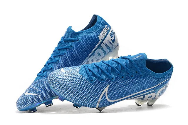 Nike Sapatos de futebol azul e branco de corte baixo com ajuste de meias bota contraforte iridescent holográfico para terreno firme 7