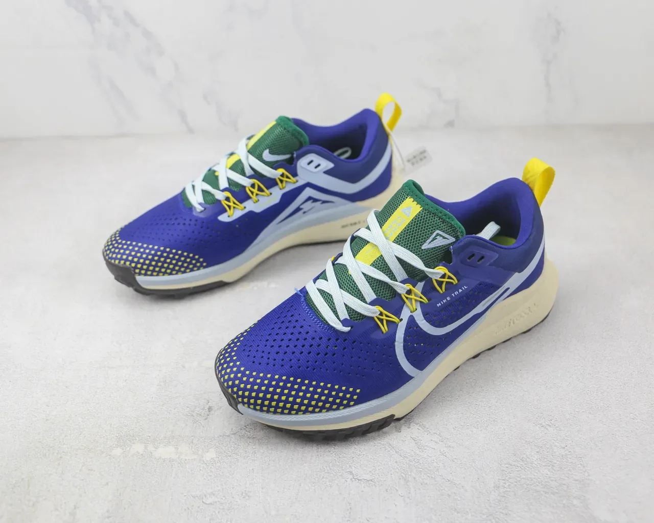 Nike Blue Yellow Perforated Knit Upper Contrasting Grid Toe Cap Running Shoes 4