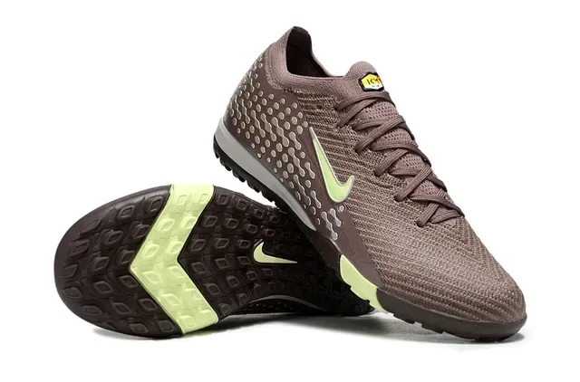 Nike Zapatillas de fútbol marrón verde con upper de knit y outsole turf 4