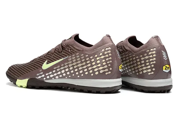 Nike Zapatillas de fútbol marrón verde con upper de knit y outsole turf 6