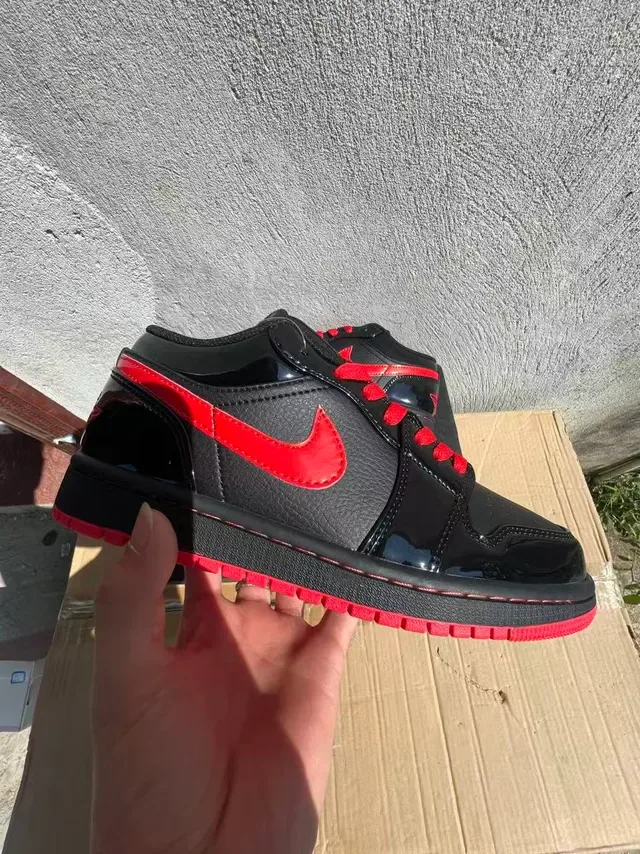 نييكي دانك لو أسود وأحمر Patent Lifestyle Sneakers 2