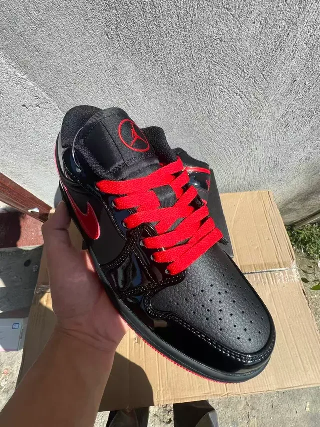 نييكي دانك لو أسود وأحمر Patent Lifestyle Sneakers 3
