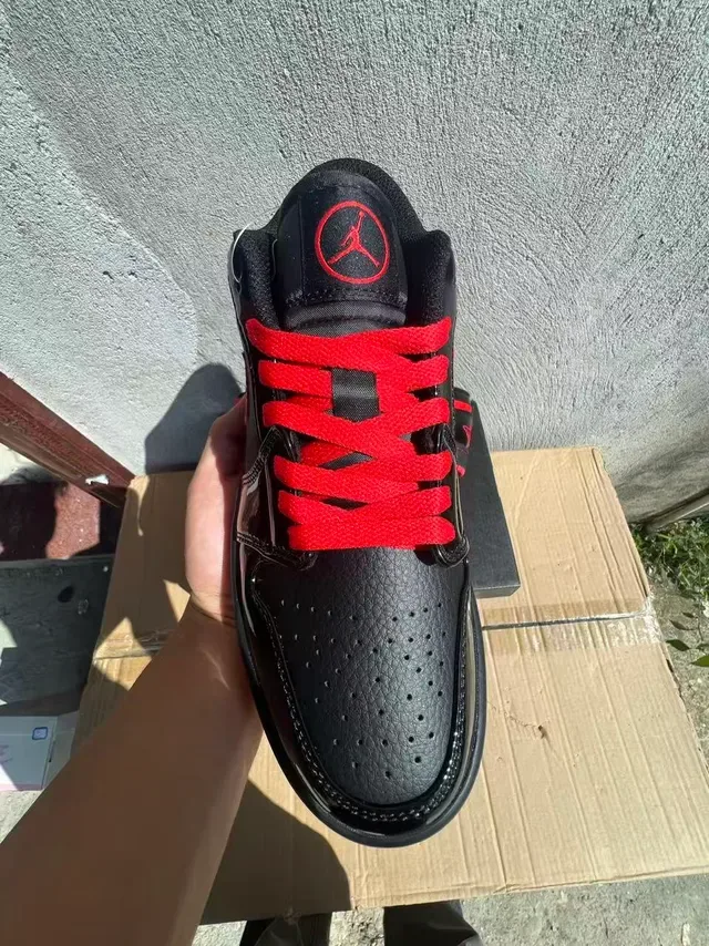 نييكي دانك لو أسود وأحمر Patent Lifestyle Sneakers 4