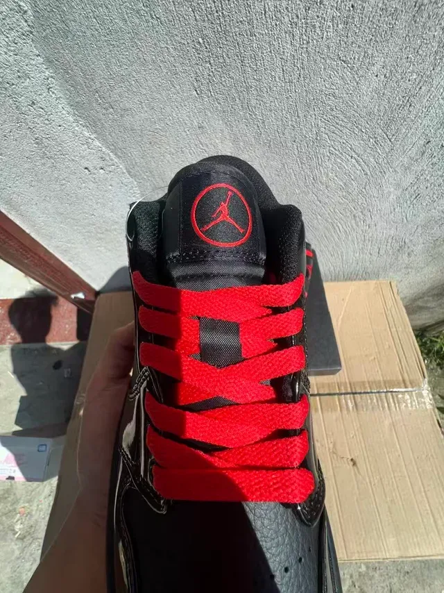 نييكي دانك لو أسود وأحمر Patent Lifestyle Sneakers 5