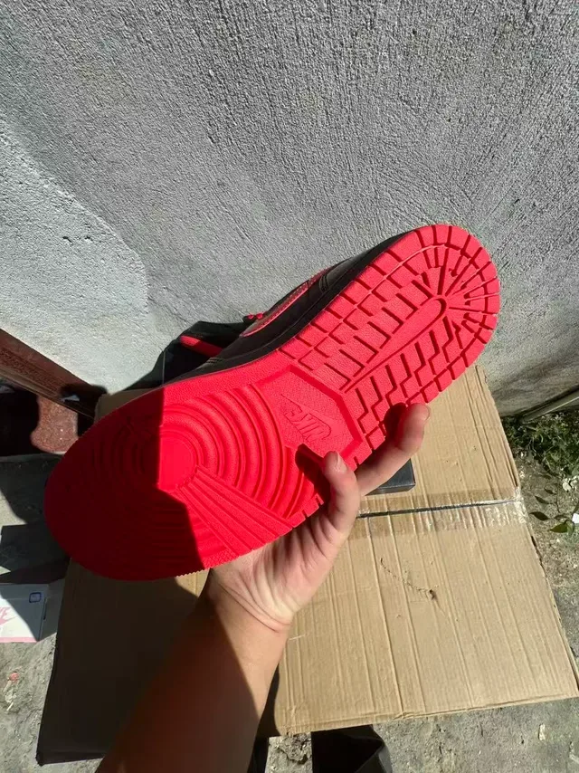 نييكي دانك لو أسود وأحمر Patent Lifestyle Sneakers 7