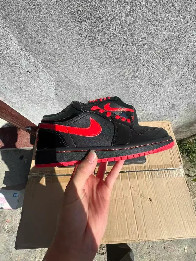 نييكي دانك لو أسود وأحمر Patent Lifestyle Sneakers 8