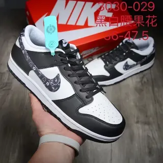 Nike Dunk Low Preto e Branco Bandana Print Lifestyle Sneakers