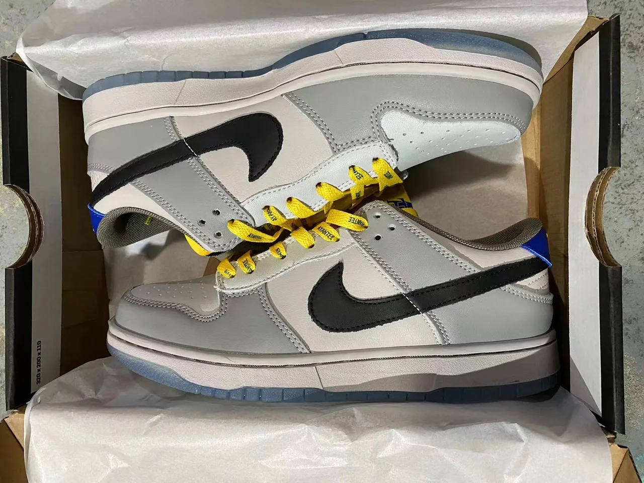 Nike Dunk Low Gris Noir Jaune Bleu Chaussures de Skateboard 7