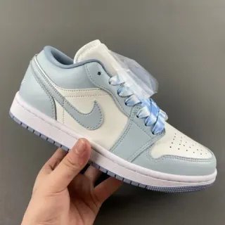 Zapatillas Nike Dunk Low Lifestyle Azul Claro y Crema