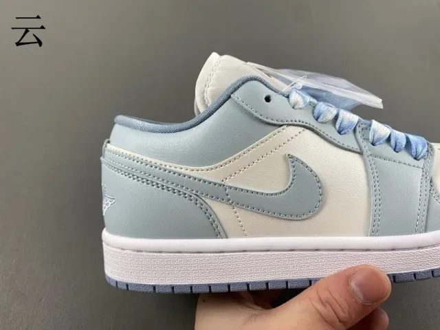 Nike Dunk Low Lifestyle Sneakers Bleu Clair et Crème 3