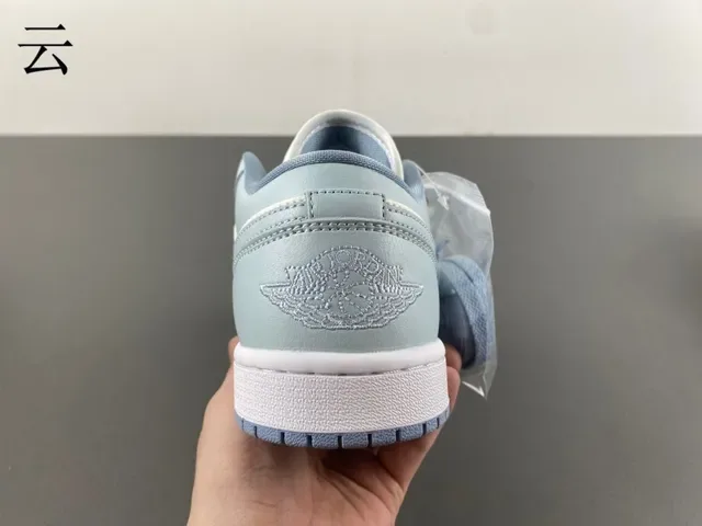 Nike Dunk Low Lifestyle Sneakers Bleu Clair et Crème 4