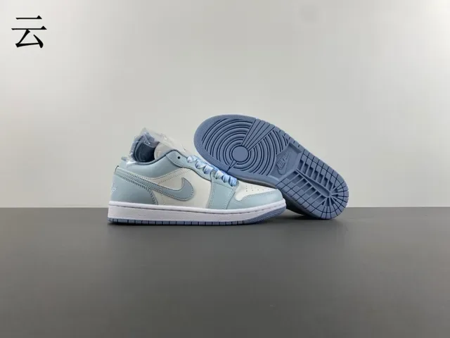 Nike Dunk Low Lifestyle Sneakers Bleu Clair et Crème 12