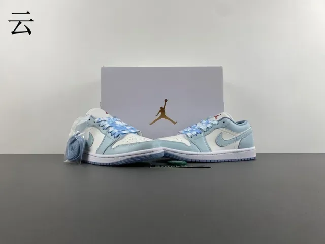 Nike Dunk Low Lifestyle Sneakers Bleu Clair et Crème 13