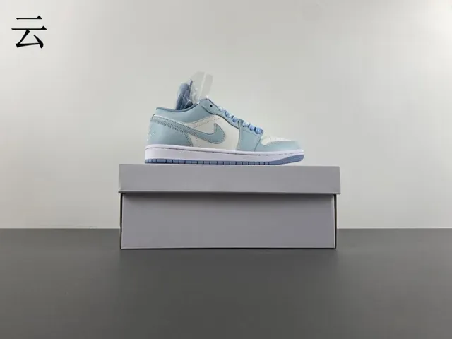 Nike Dunk Low Lifestyle Sneakers Bleu Clair et Crème 15