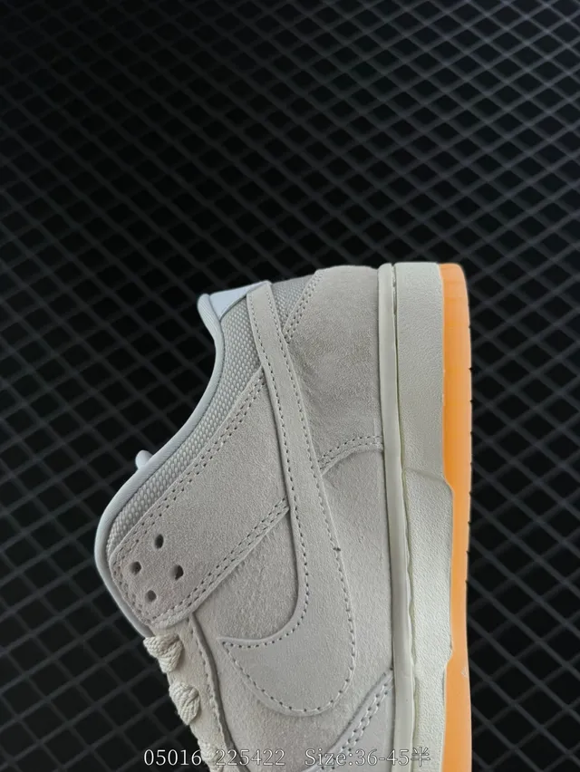 Nike Dunk SB Low Beige Brown Suede Upper Padded Tongue Skateboard Shoes 3