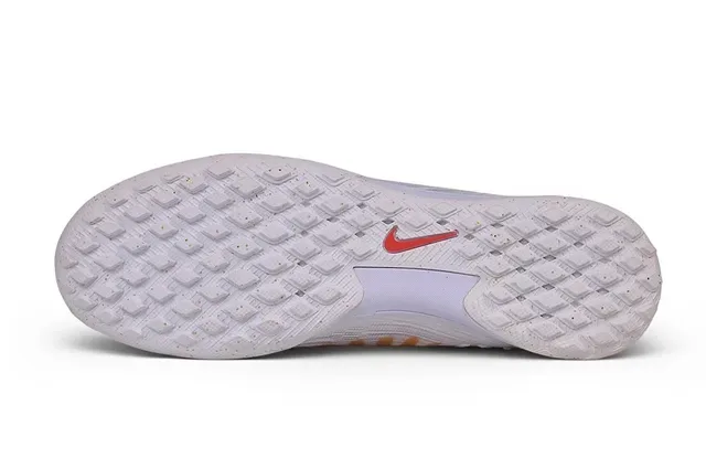 Nike Gold Red Knit Upper Metallic Finish Turf Soccer Shoes 6