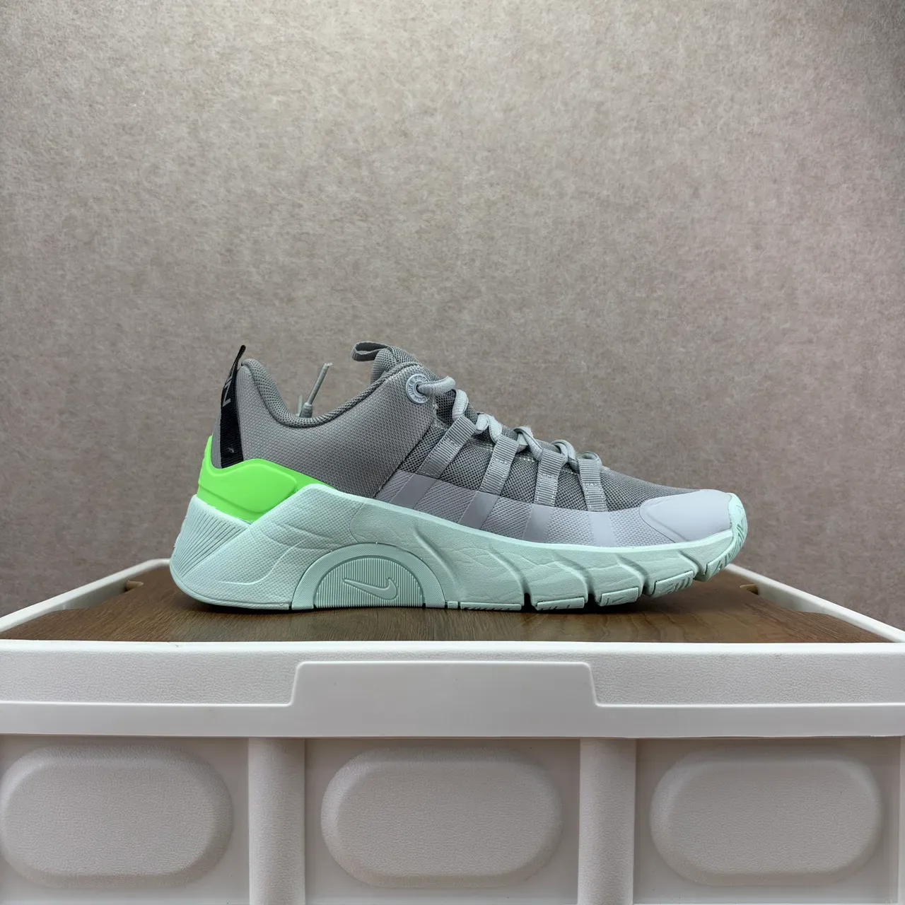 Nike Gray Green Sculpted Midsole Mesh Upper Lifestyle Sneakers 2