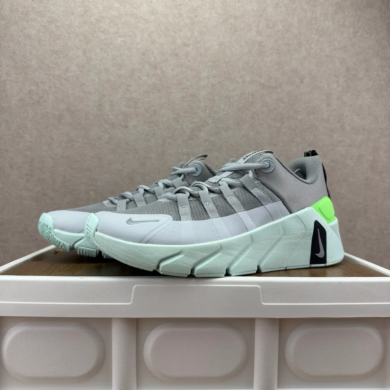 Nike Gray Green Sculpted Midsole Mesh Upper Lifestyle Sneakers 3