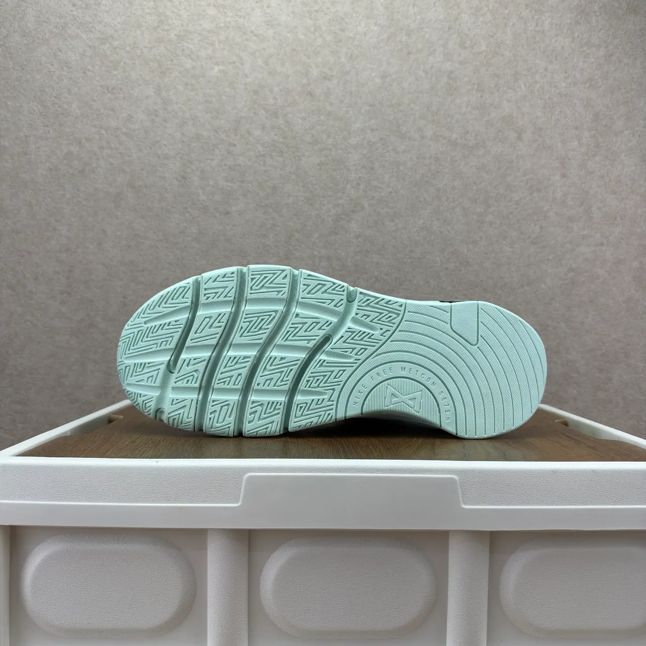 Nike Gray Green Sculpted Midsole Mesh Upper Lifestyle Sneakers 6