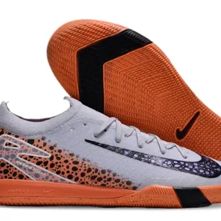 Nike Gris Naranja Zapatos de fútbol indoor de bajo corte con cuello de ajuste de calcetín