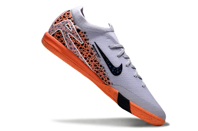 Nike Cinza Laranja Tênis de futebol indoor de corte baixo com gola de ajuste de meia 2