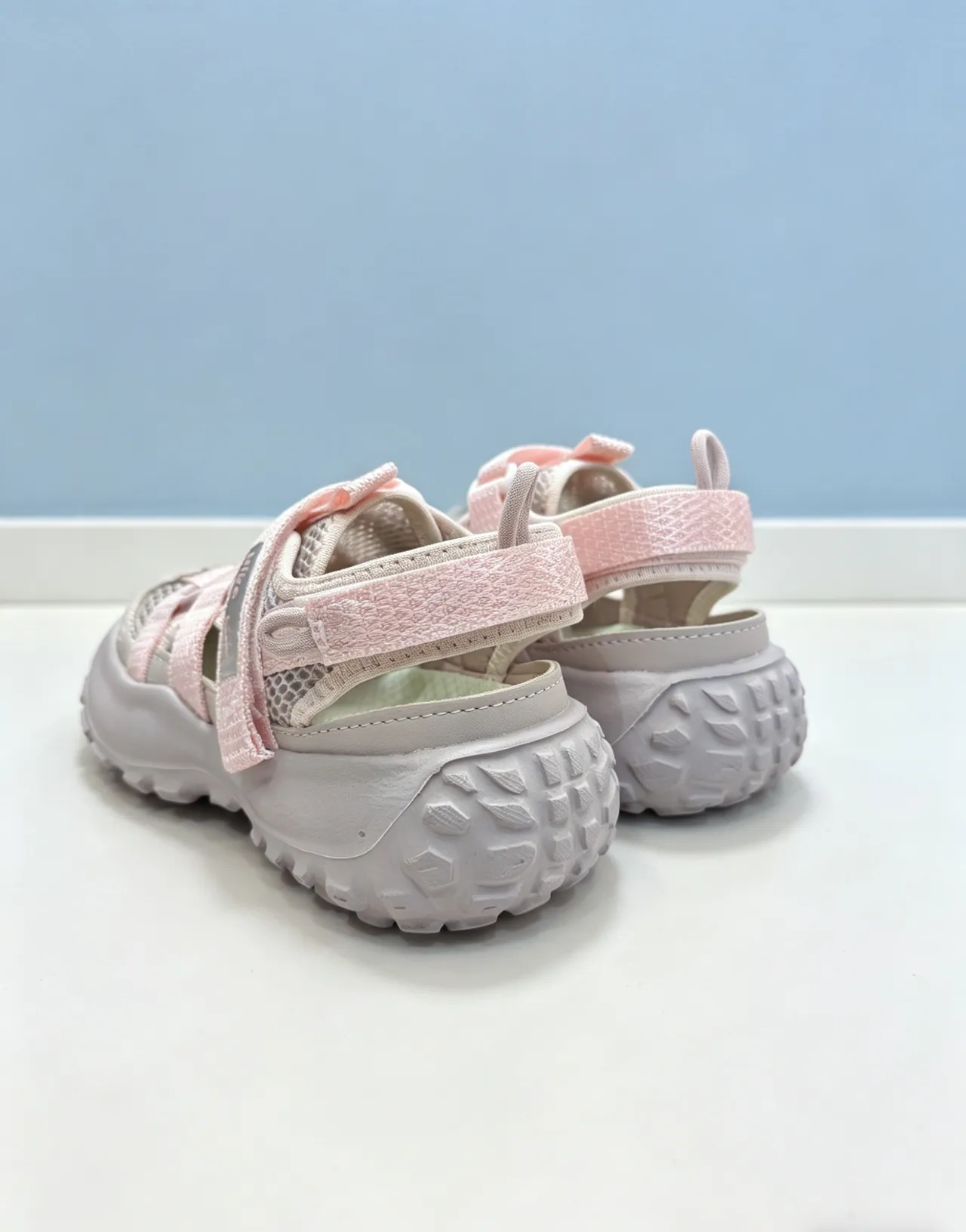 Nike Gray Pink Chunky Platform Sole Multi-Strap Velcro Closure Casual Sandals 7