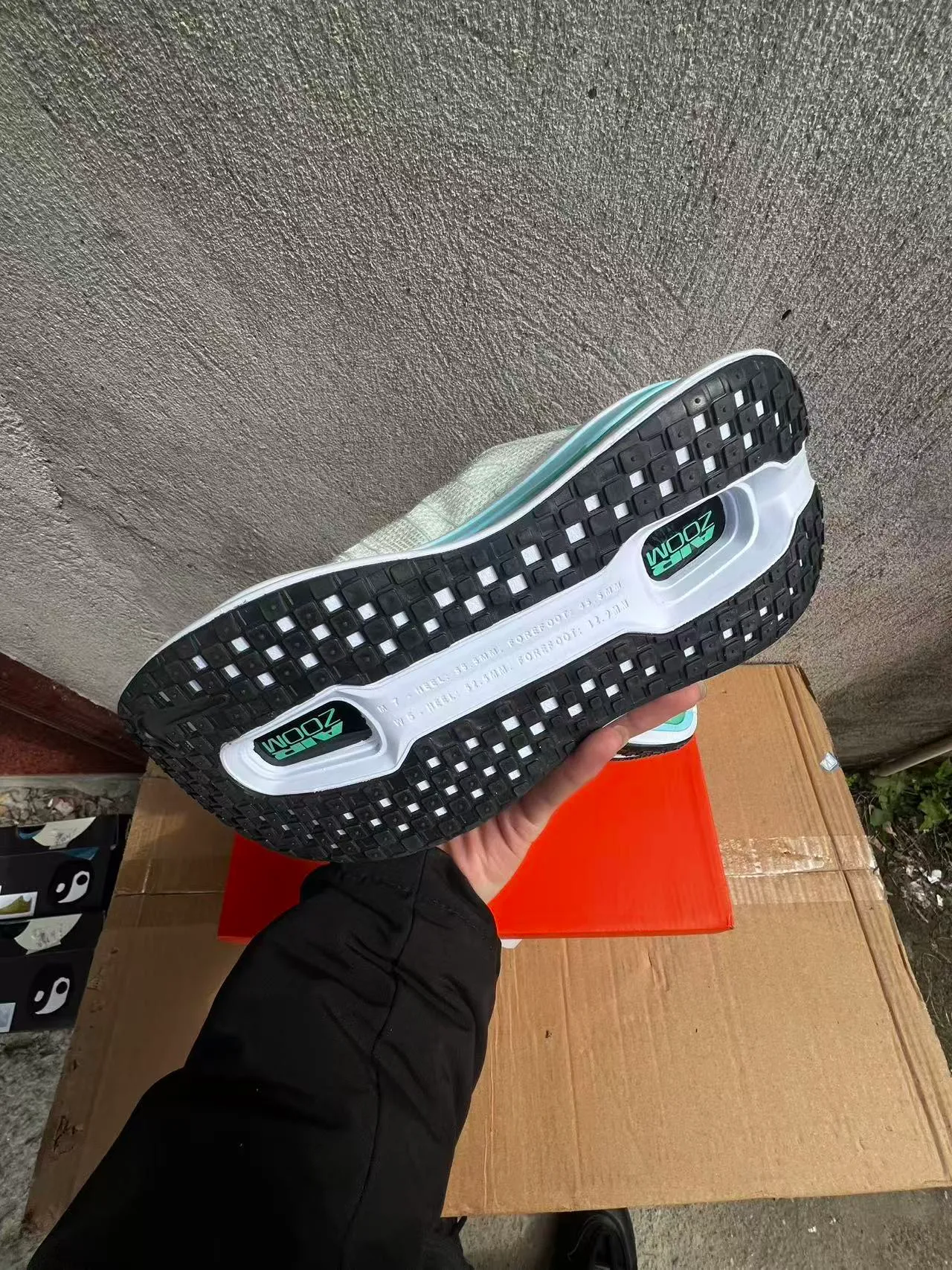 Nike Green Blue Mesh Upper Visible Air Cushioning Lifestyle Sneakers 6