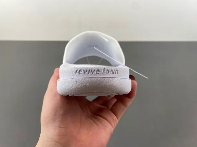 Nike Kobe Slide 白色纹理带拖鞋 2