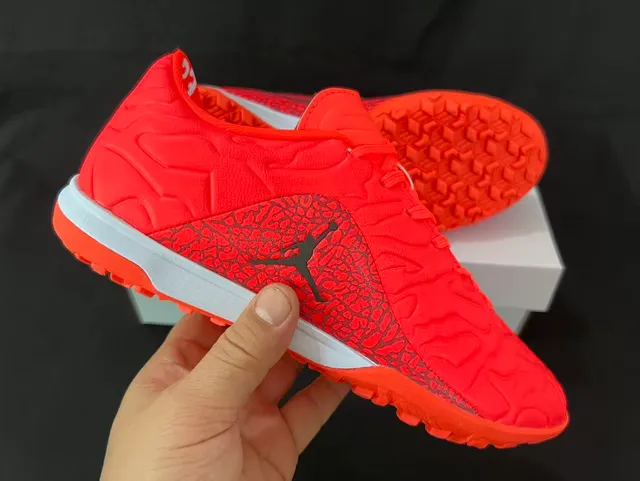 Nike zapatos de fútbol indoor naranja y negro con parte superior sintética moldeada y superposición de patrón de ola texturizado 6