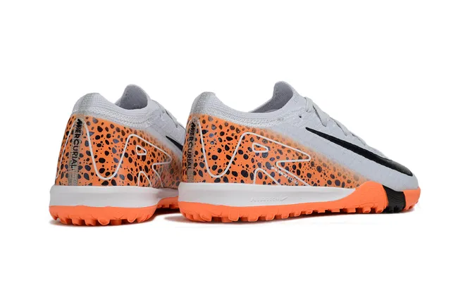 Nike Chaussures de football turf avec empeigne tricotée orange gris et lacets asymétriques 2