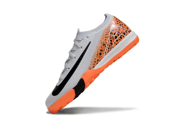 Nike Chaussures de football turf avec empeigne tricotée orange gris et lacets asymétriques 4