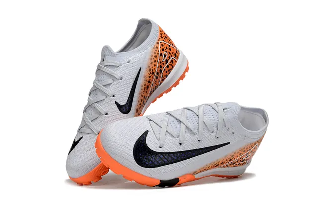 Nike Chaussures de football turf avec empeigne tricotée orange gris et lacets asymétriques 5