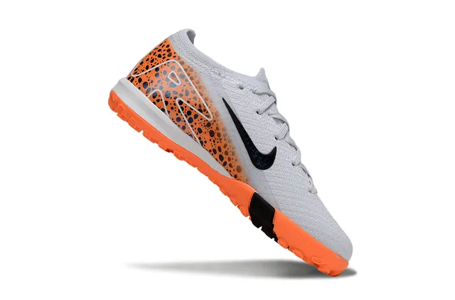Nike Chaussures de football turf avec empeigne tricotée orange gris et lacets asymétriques 6