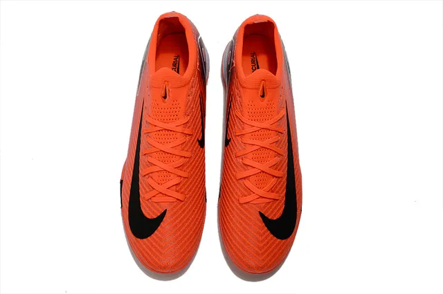 Nike Zapatillas de fútbol con upper de tricot en naranja y rosa y suela turf 2