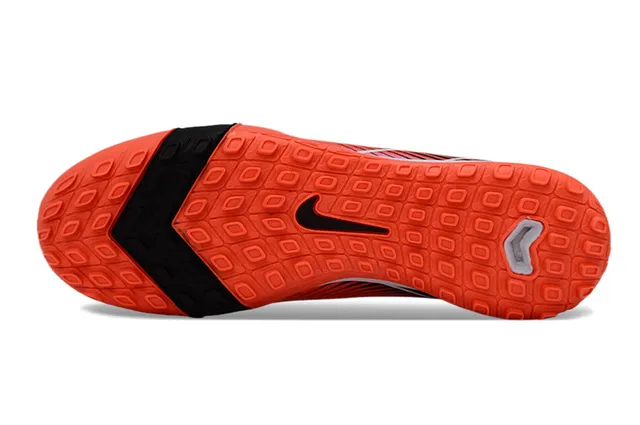 Nike Zapatillas de fútbol con upper de tricot en naranja y rosa y suela turf 6