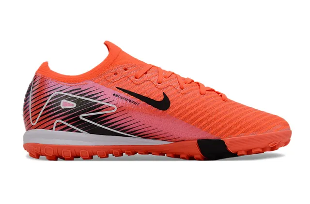 Nike Zapatillas de fútbol con upper de tricot en naranja y rosa y suela turf 7