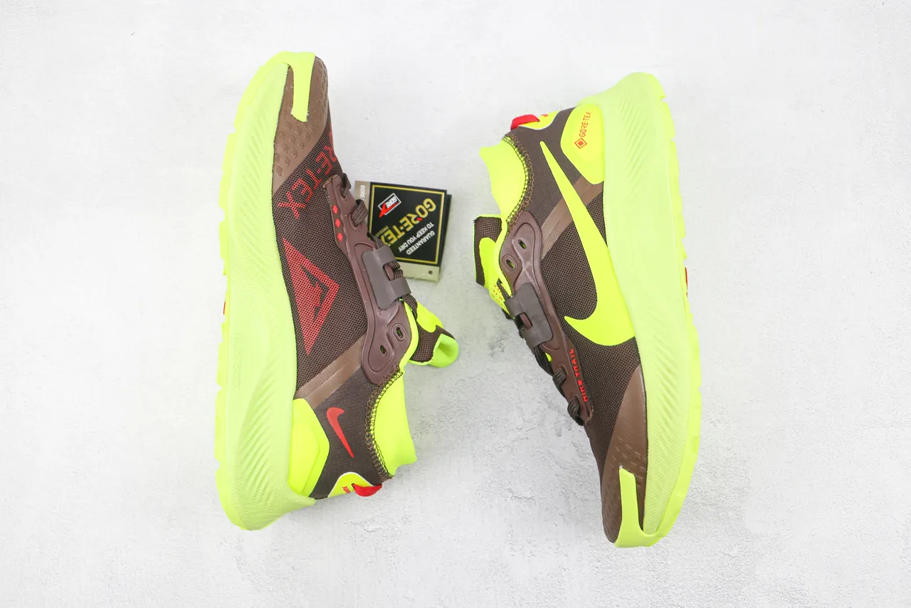Nike Pegasus Trail 4 GORE-TEX Zapatillas de correr Marrón y Amarillo Neón 2