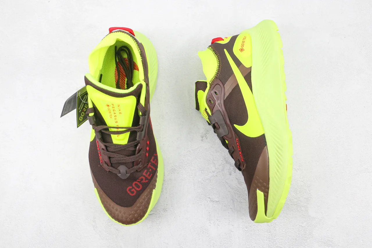 Nike Pegasus Trail 4 GORE-TEX Zapatillas de correr Marrón y Amarillo Neón 3