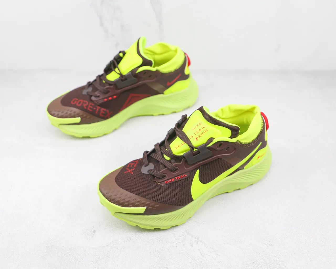 Nike Pegasus Trail 4 GORE-TEX Zapatillas de correr Marrón y Amarillo Neón 4