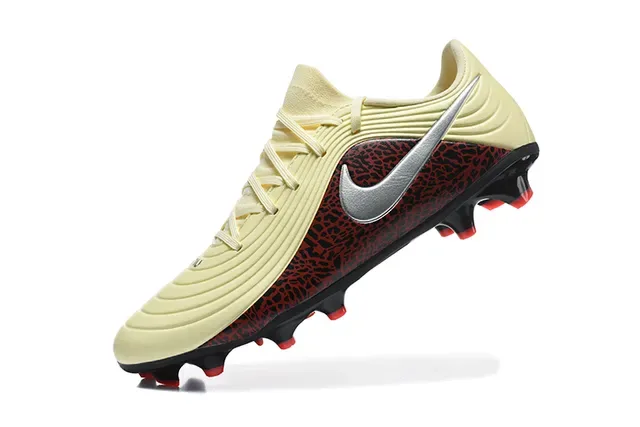 Nike Phantom GT Beige Red Low-Cut Lace-Up Synthetic Textured Upper Firm-Ground Soccer Shoes 3