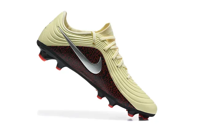 Nike Phantom GT Beige Red Low-Cut Lace-Up Synthetic Textured Upper Firm-Ground Soccer Shoes 4