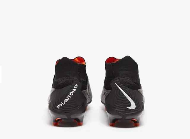 Nike Phantom GT Black Orange हाई-कट सॉक-फिट अपर फर्म-ग्राउंड सोकर जुতো 3