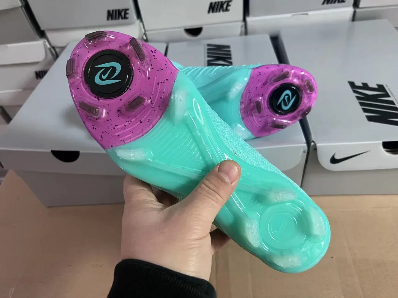 Nike Phantom GT নীল বেগুনি হাই-কাট সক-ফিট উপর ফ্লাইক্নিট নির্মাণ দৃঢ় মাটি ফুটবল জুতা 10