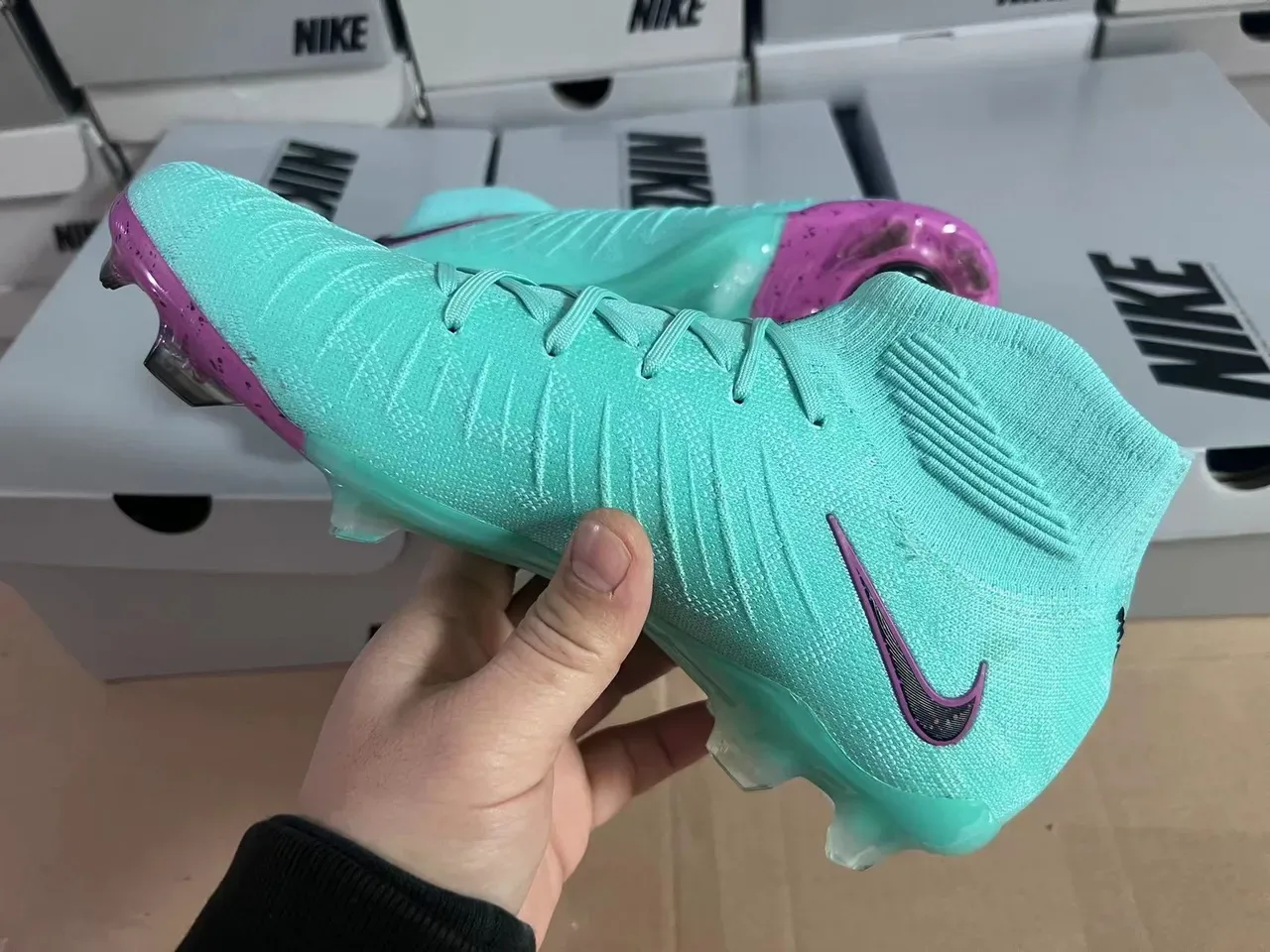 Nike Phantom GT নীল বেগুনি হাই-কাট সক-ফিট উপর ফ্লাইক্নিট নির্মাণ দৃঢ় মাটি ফুটবল জুতা 11