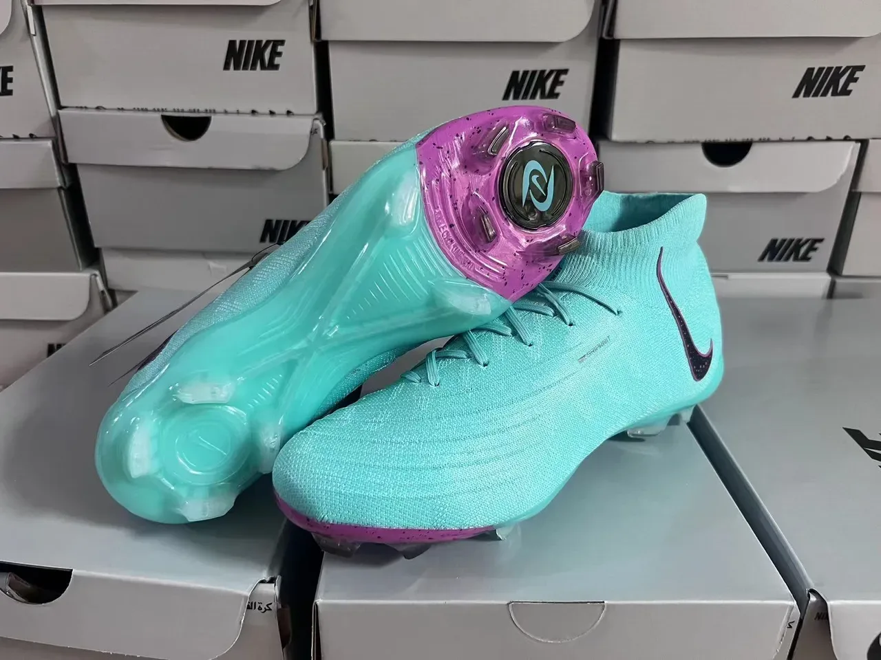 Nike Phantom GT নীল বেগুনি হাই-কাট সক-ফিট উপর ফ্লাইক্নিট নির্মাণ দৃঢ় মাটি ফুটবল জুতা 15