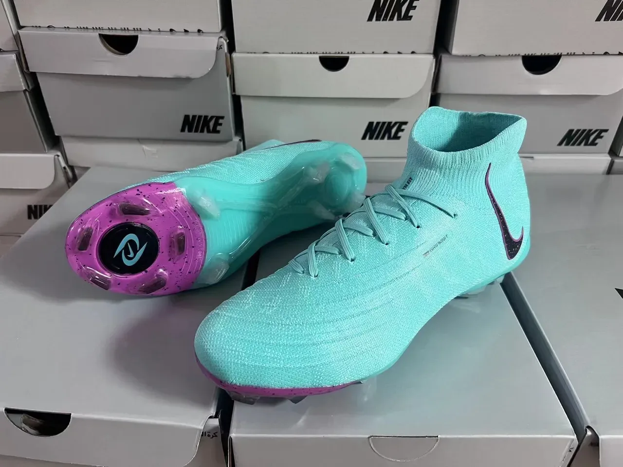 Nike Phantom GT নীল বেগুনি হাই-কাট সক-ফিট উপর ফ্লাইক্নিট নির্মাণ দৃঢ় মাটি ফুটবল জুতা 16