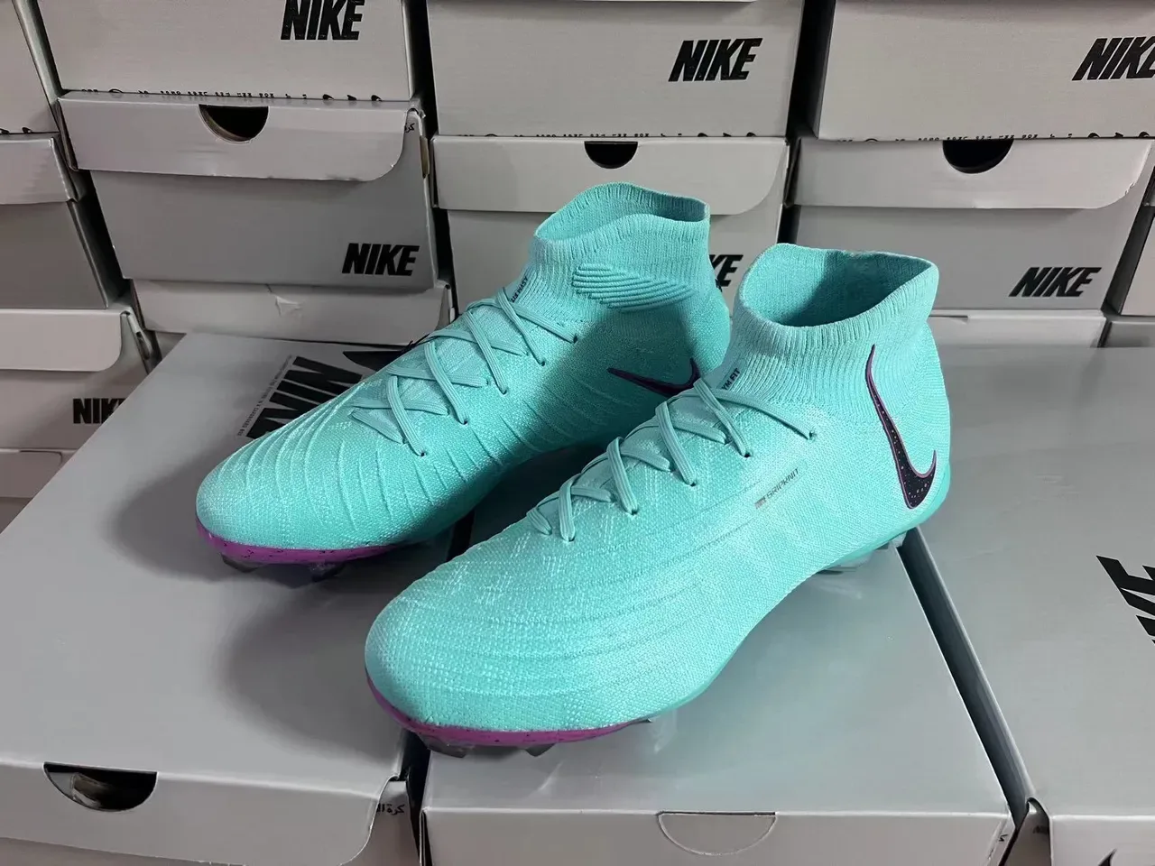 Nike Phantom GT নীল বেগুনি হাই-কাট সক-ফিট উপর ফ্লাইক্নিট নির্মাণ দৃঢ় মাটি ফুটবল জুতা 17